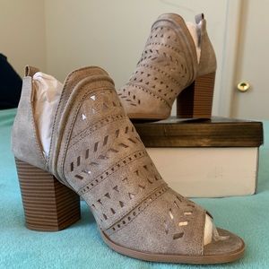Women’s size 7 Booties